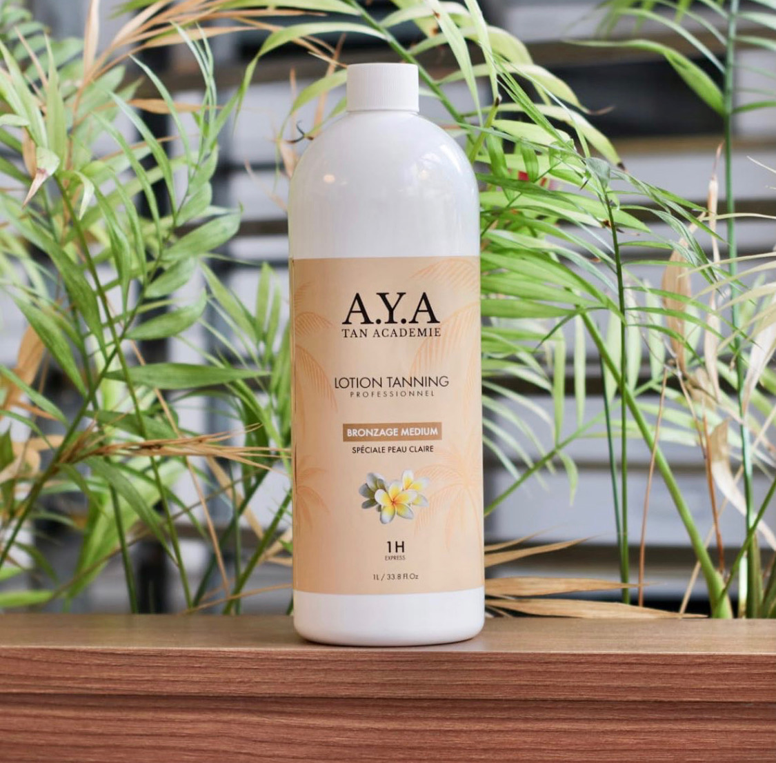A.Y.A Notre Kit de démarrage Spray Tan est offert à chaque stagiaire pour réussir ses prestations de bronzage par brumisation en institut ou à domicile. Il inclut la lotion Spray Tan Medium pour obtenir le bronzage caramel que les clientes adorent !