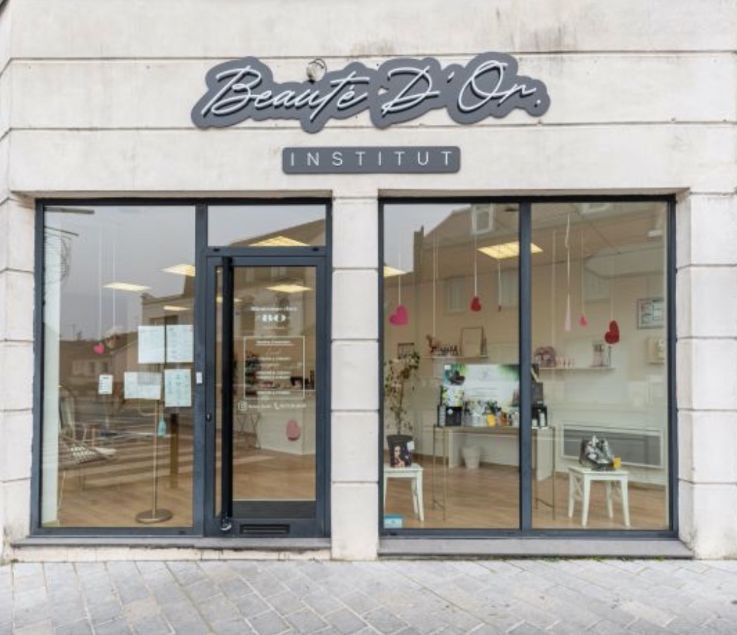 A.Y.A Notre Kit de démarrage Spray Tan est offert à chaque stagiaire pour réussir ses prestations de bronzage par brumisation en institut ou à domicile. Il inclut la lotion Spray Tan Medium pour obtenir le bronzage caramel que les clientes adorent !